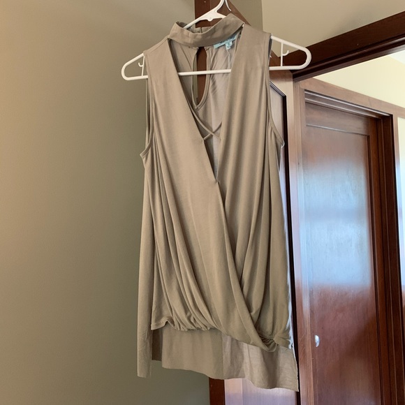 She + Sky Tops - NEW She + Sky Tank Top - Size Small